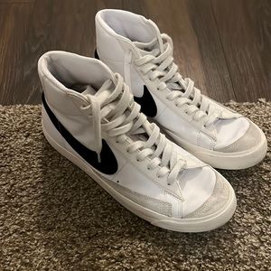 Nike Blazer MID 77